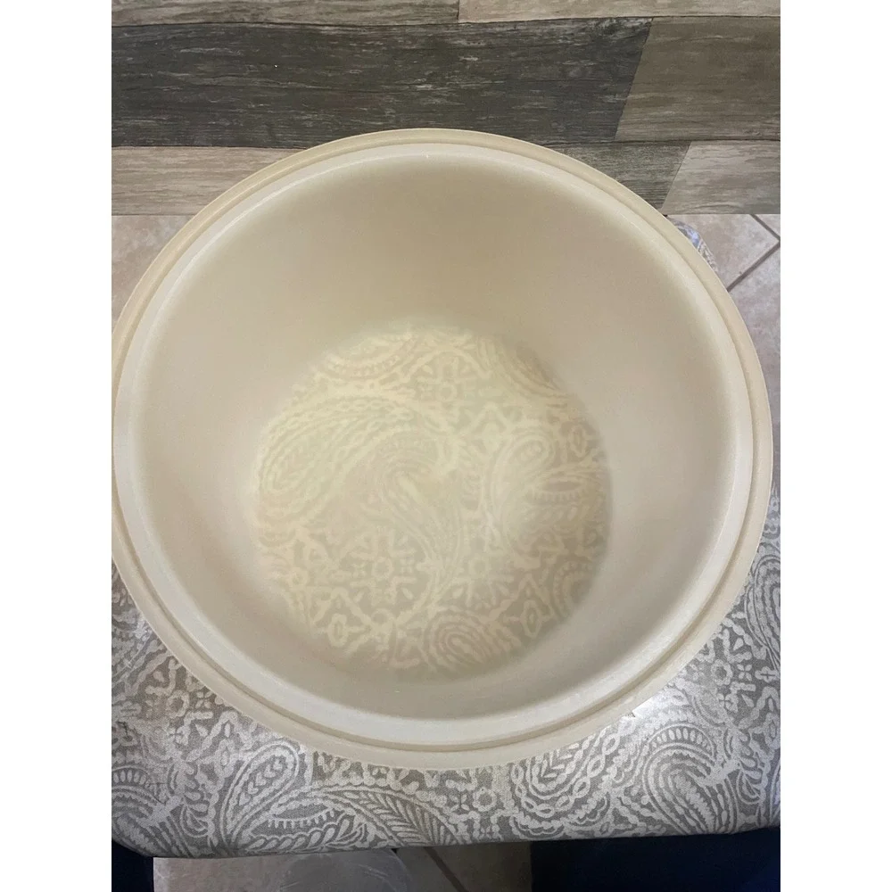Vintage Tupperware Cake Taker Carrier Container Tan Yellow Round Tray 11